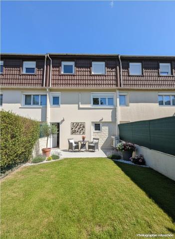 Maison familiale lumineuse avec jardin et garage double - FOSSES