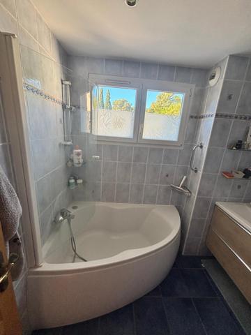 Hyères secteur recherché beau T4 87 m² avec balcon