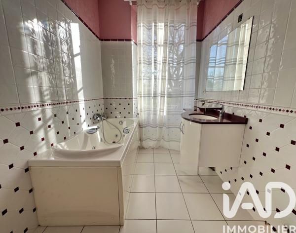 Maison à vendre 9 pièces 263 m² Évron