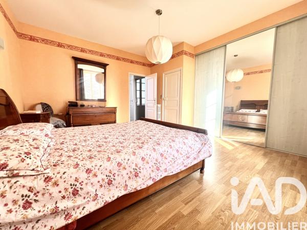 Maison à vendre 9 pièces 263 m² Évron