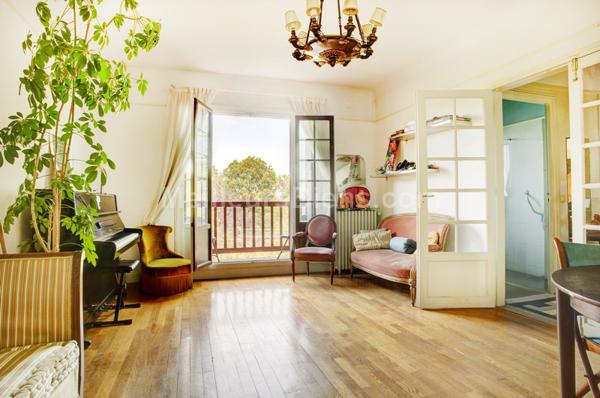 Maison de famille avec joli jardin et belles possibilités d'agencement.