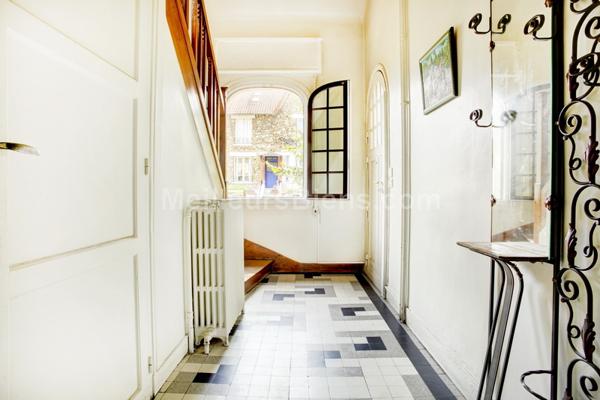 Maison de famille avec joli jardin et belles possibilités d'agencement.