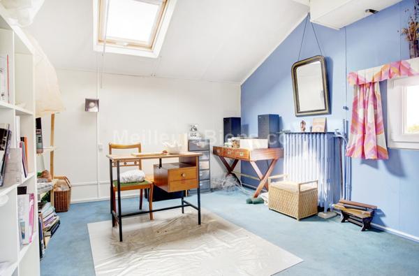 Maison de famille avec joli jardin et belles possibilités d'agencement.