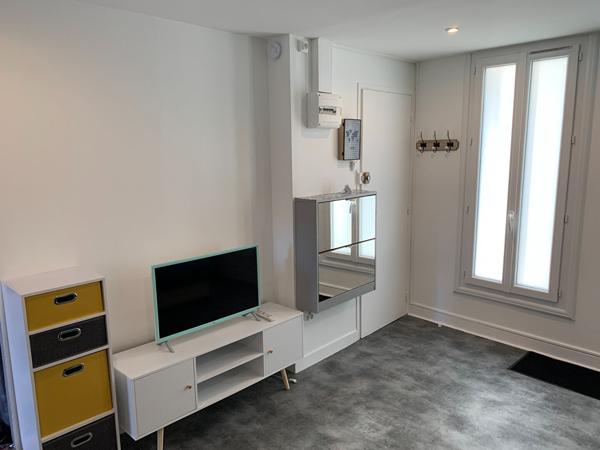 STUDIO 17.40 m2 (AVEC PRET DE MEUBLES A TITRE GRATUIT), Niort 79000