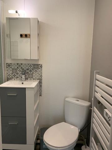 STUDIO 17.40 m2 (AVEC PRET DE MEUBLES A TITRE GRATUIT), Niort 79000