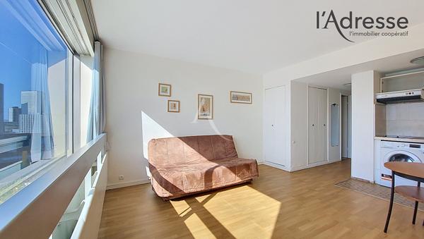PUTEAUX / LA DEFENSE Studio de 28 m² avec cave et parking