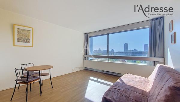 PUTEAUX / LA DEFENSE Studio de 28 m² avec cave et parking