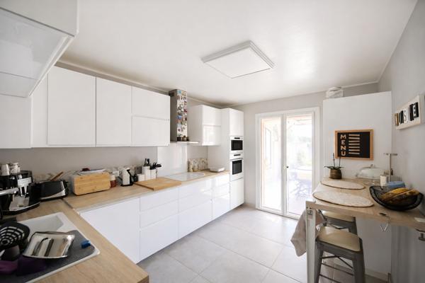 Maison à Mouans-Sartoux 6 pièce(s) 123 m2