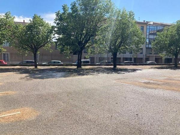 Stationnement à louer       Francheville