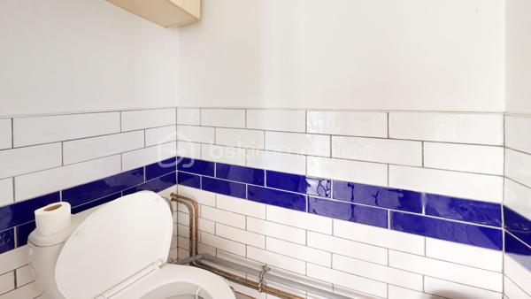 URGENT !! 

//VISITE VIRTUELLE SUR DEMANDE (meublée et démeublée)\\

Découvrez cet appartement de 61 m² situé au 5ᵉ étage d’un immeuble récemment rénové. Bien agencé et agréable à vivre, il conviendra aussi bien à un jeune couple qu’à une petite famille. Actuellement loué meublé, il pourrait également être vendu libre de toute occupation.

L’appartement comprend un séjour lumineux, une cuisine indépendante équipée, deux chambres, une salle de bains et des WC séparés. Une cave privative vient compléter l’ensemble pour offrir un espace de rangement supplémentaire.

Au quotidien, tout est à proximité :
• École élémentaire et lycée au pied de l’immeuble,
• Parking et espace vert juste en bas,
• Gare de Montargis à quelques minutes, avec Paris accessible en environ 1 heure.

Autre avantage : les travaux de la résidence ont déjà été votés et financés. Aucun gros frais à prévoir, il ne reste plus qu’à s’installer.

Un appartement lumineux, pratique et bien situé, idéal pour y vivre ou réaliser un investissement. À découvrir sans tarder !

Taxe foncière 2026 : 1131 €
Loyer : 600 € / Charges : 0€
—