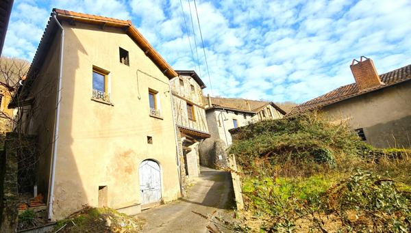 Maison de village à restaurer avec terrain et dependance Livinhac le haut