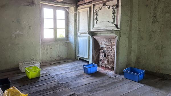 Aveyron : Hôtel particulier du XVIIe siècle à réinventer Potentiel 360 m² Mur de barrez