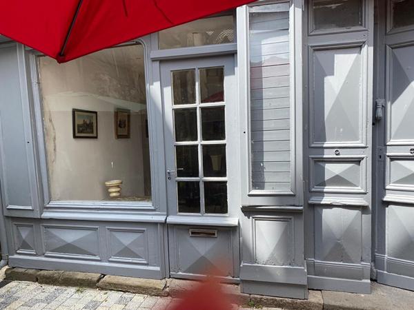 Aveyron : Hôtel particulier du XVIIe siècle à réinventer Potentiel 360 m² Mur de barrez