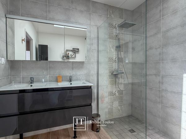 Maison
                                                                                                                                                                                                                                                                                                                        4 pièce(s)                                                                                                                                                                                                          3 chambre(s)                                                                                                                                                                                                          114  m²