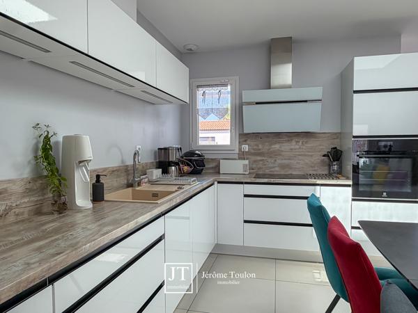 Maison
                                                                                                                                                                                                                                                                                                                        4 pièce(s)                                                                                                                                                                                                          3 chambre(s)                                                                                                                                                                                                          114  m²