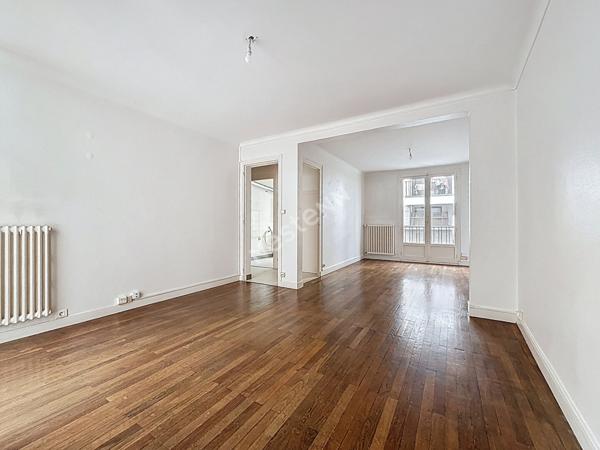 NANTES - PLACE VIARME / Appartement 3 pièces, 1 chambre, terrasse de 12m², cave