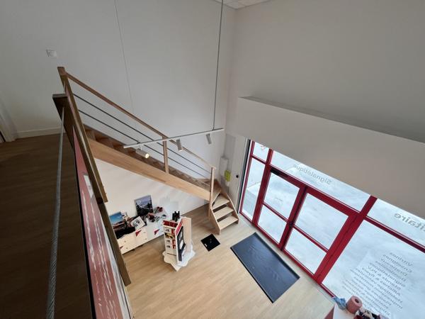 À louer local professionnel 330 m², ZI des soeurs à ROCHEFORT