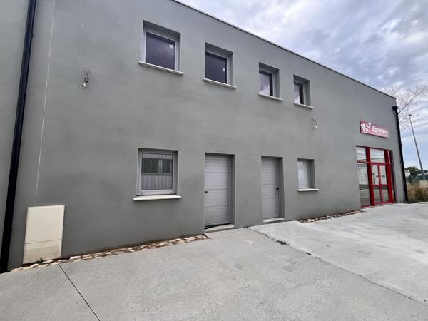 À louer local professionnel 330 m², ZI des soeurs à ROCHEFORT