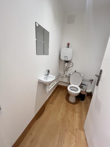 À louer local professionnel 330 m², ZI des soeurs à ROCHEFORT