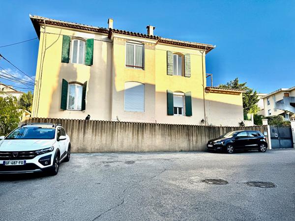 Secteur William Booth/La Pomme Haut de maison avec terrasses et stationnement