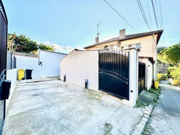 Secteur William Booth/La Pomme Haut de maison avec terrasses et stationnement