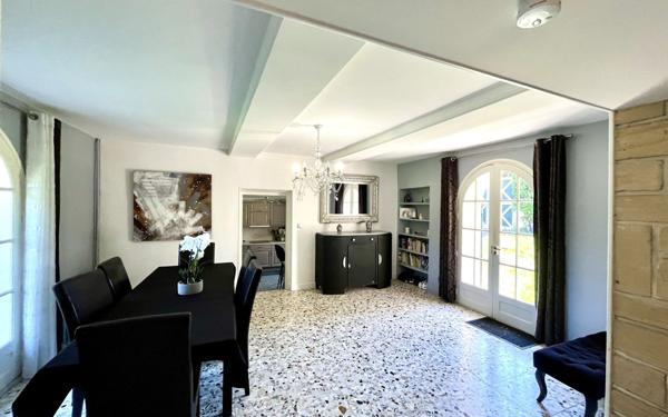 Maison à vendre    6 pièces •  Mézières-sur-Seine