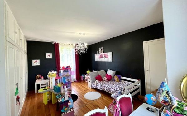 Maison à vendre    6 pièces •  Mézières-sur-Seine