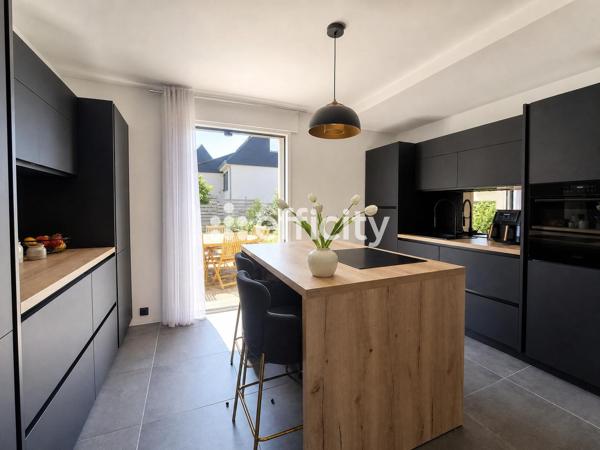 Maison
         6 pièces
        - 127 m² 399 000 € *