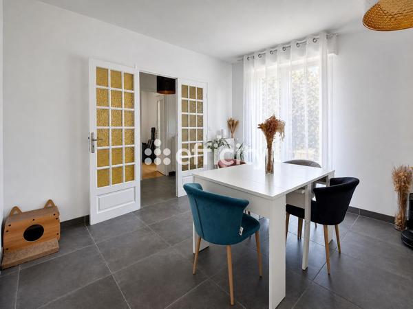 Maison
         6 pièces
        - 127 m² 399 000 € *