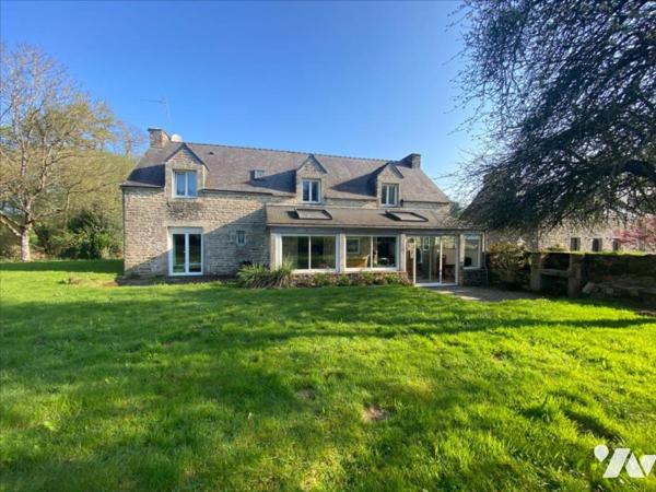 Belle maison en pierre avec 900 m² de terrain, bourg de Plumelec