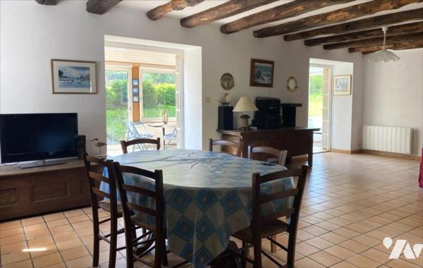 Belle maison en pierre avec 900 m² de terrain, bourg de Plumelec