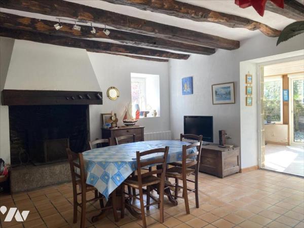 Belle maison en pierre avec 900 m² de terrain, bourg de Plumelec