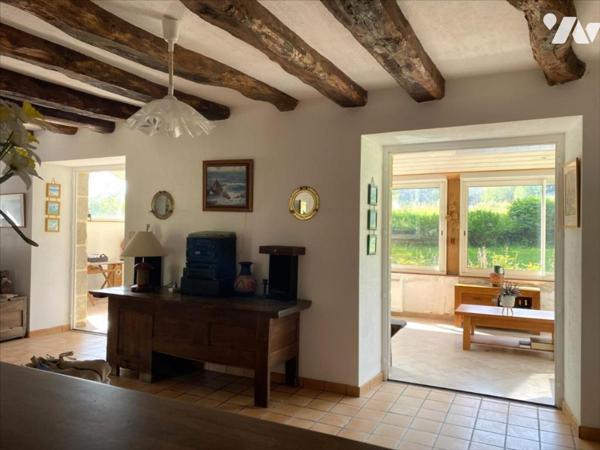 Belle maison en pierre avec 900 m² de terrain, bourg de Plumelec