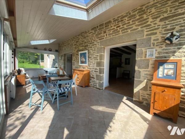 Belle maison en pierre avec 900 m² de terrain, bourg de Plumelec