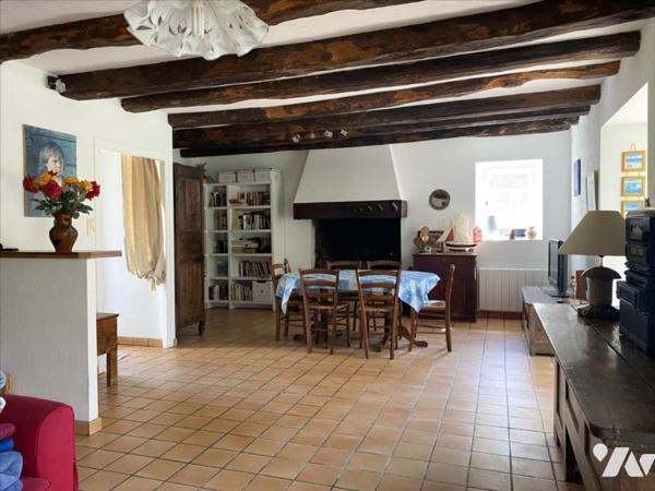 Belle maison en pierre avec 900 m² de terrain, bourg de Plumelec