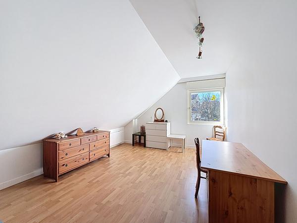 Maison située à Nanteuil les Meaux - vivable de plain pied - 5 chambres - jardin de 1330 m2 et sous-sol total