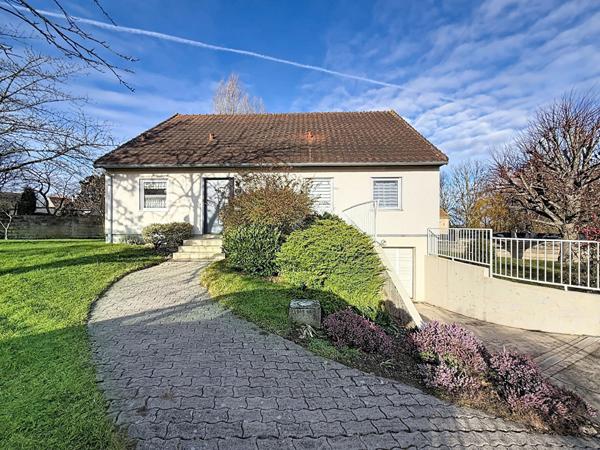 Maison située à Nanteuil les Meaux - vivable de plain pied - 5 chambres - jardin de 1330 m2 et sous-sol total