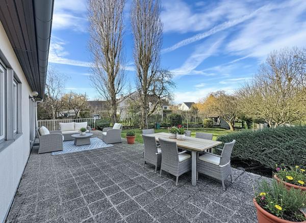 Maison située à Nanteuil les Meaux - vivable de plain pied - 5 chambres - jardin de 1330 m2 et sous-sol total