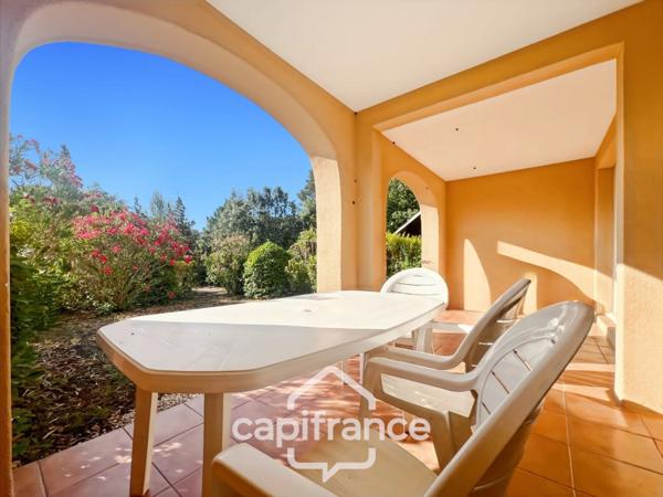 GOLF de PONT ROYAL appartement exceptionel de 54 m2 en rez de jardin, 3 chambres, 1 salle de bain , 1 salle d'eau, grande loggia, place de parking