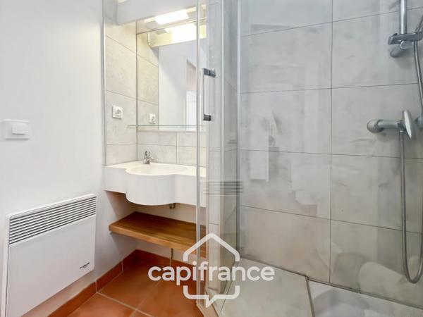 GOLF de PONT ROYAL appartement exceptionel de 54 m2 en rez de jardin, 3 chambres, 1 salle de bain , 1 salle d'eau, grande loggia, place de parking