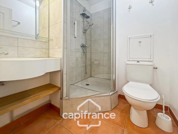 GOLF de PONT ROYAL appartement exceptionel de 54 m2 en rez de jardin, 3 chambres, 1 salle de bain , 1 salle d'eau, grande loggia, place de parking