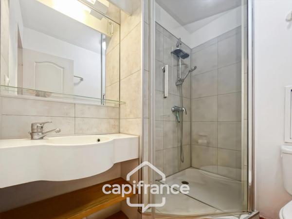 GOLF de PONT ROYAL appartement exceptionel de 54 m2 en rez de jardin, 3 chambres, 1 salle de bain , 1 salle d'eau, grande loggia, place de parking