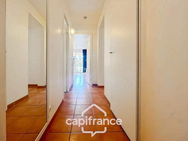 GOLF de PONT ROYAL appartement exceptionel de 54 m2 en rez de jardin, 3 chambres, 1 salle de bain , 1 salle d'eau, grande loggia, place de parking