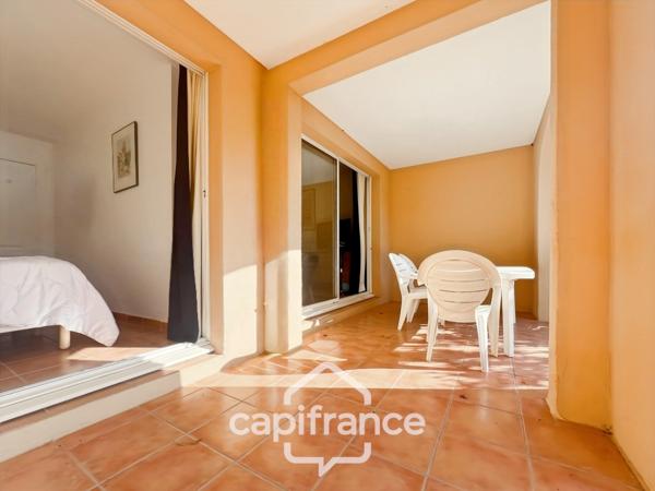 GOLF de PONT ROYAL appartement exceptionel de 54 m2 en rez de jardin, 3 chambres, 1 salle de bain , 1 salle d'eau, grande loggia, place de parking