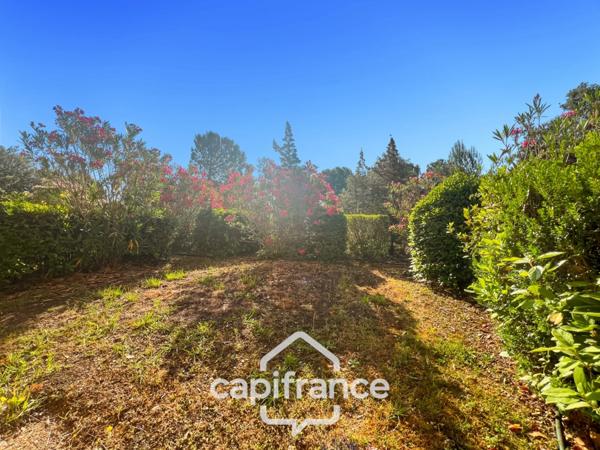 GOLF de PONT ROYAL appartement exceptionel de 54 m2 en rez de jardin, 3 chambres, 1 salle de bain , 1 salle d'eau, grande loggia, place de parking