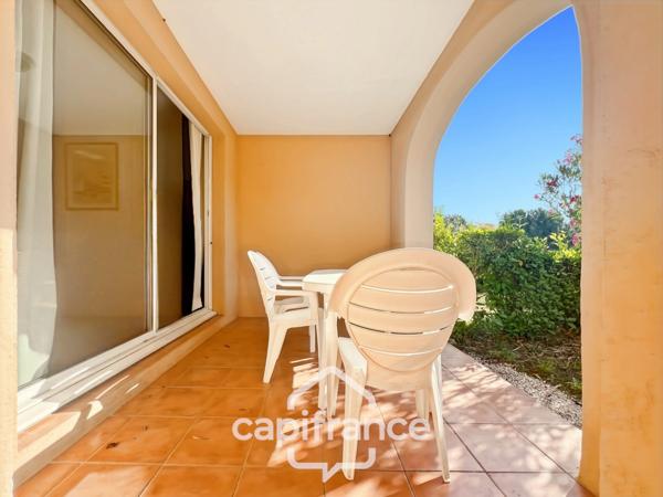 GOLF de PONT ROYAL appartement exceptionel de 54 m2 en rez de jardin, 3 chambres, 1 salle de bain , 1 salle d'eau, grande loggia, place de parking