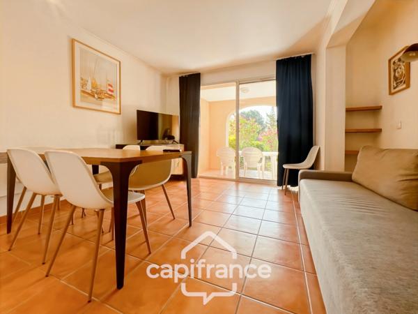 GOLF de PONT ROYAL appartement exceptionel de 54 m2 en rez de jardin, 3 chambres, 1 salle de bain , 1 salle d'eau, grande loggia, place de parking