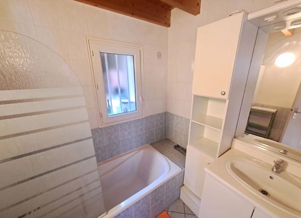 CHALLANS , dans un quartier calme en impasse