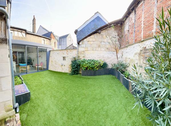 Brissac-Quincé - Maison ancienne entièrement rénovée avec jardin et aux pieds des commerces et commodités - à seulement 15 minutes du Sud d'Angers