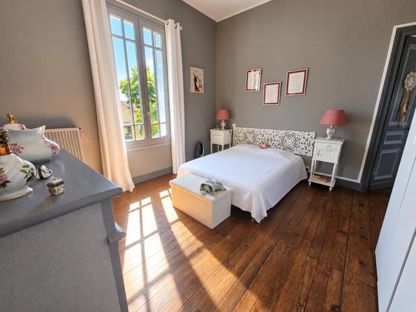 Un petit manoir au charme fou, entouré de verdure